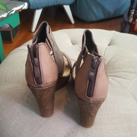 Shoes - Picture 2 of 3